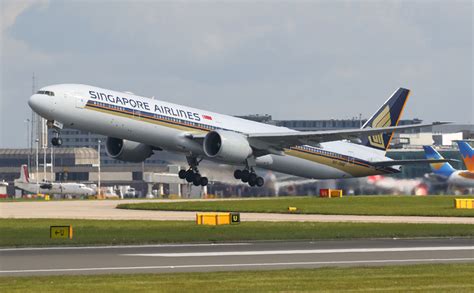 Singapore Airlines Boeing 777.